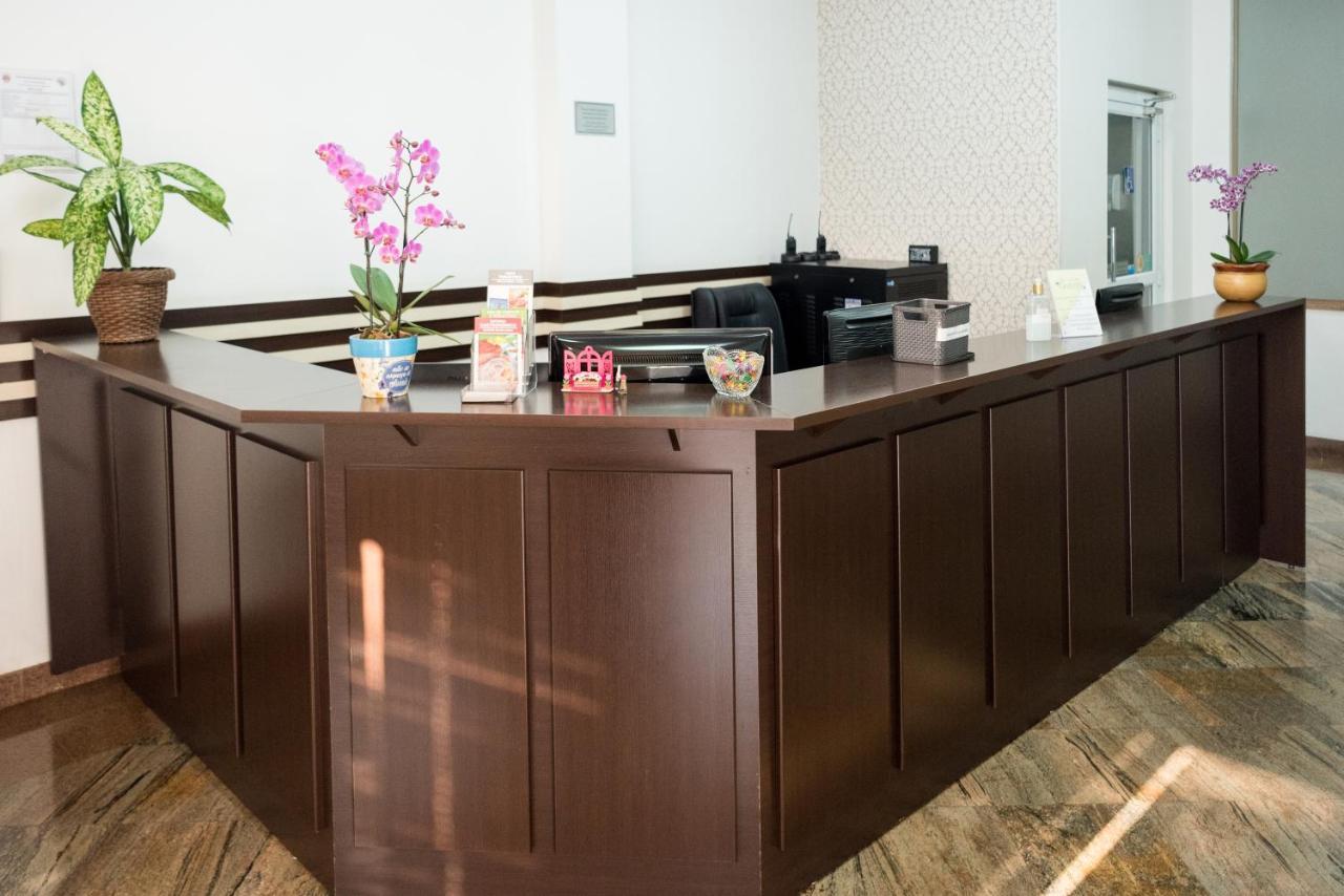 Holambra Garden Hotel Экстерьер фото A reception desk