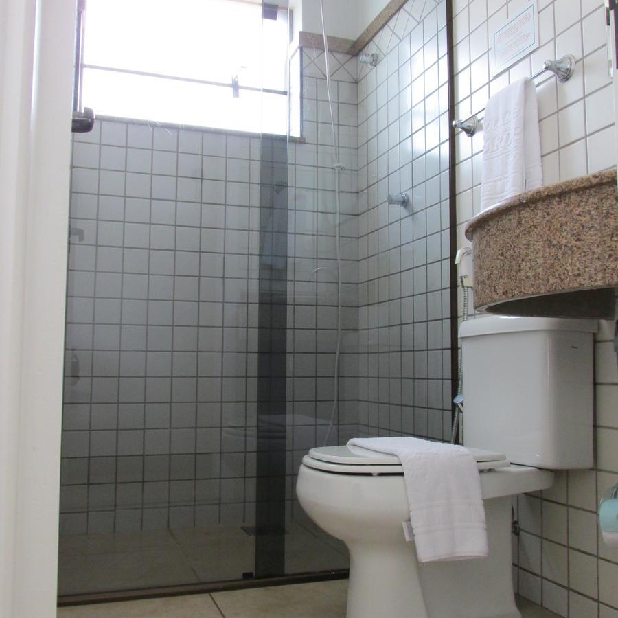 Holambra Garden Hotel Экстерьер фото Bathroom with a shower enclosure